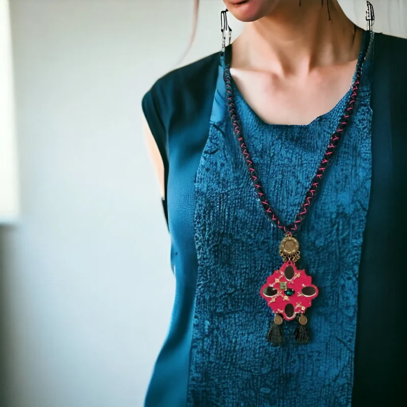 Handmade necklace with golbano mirror